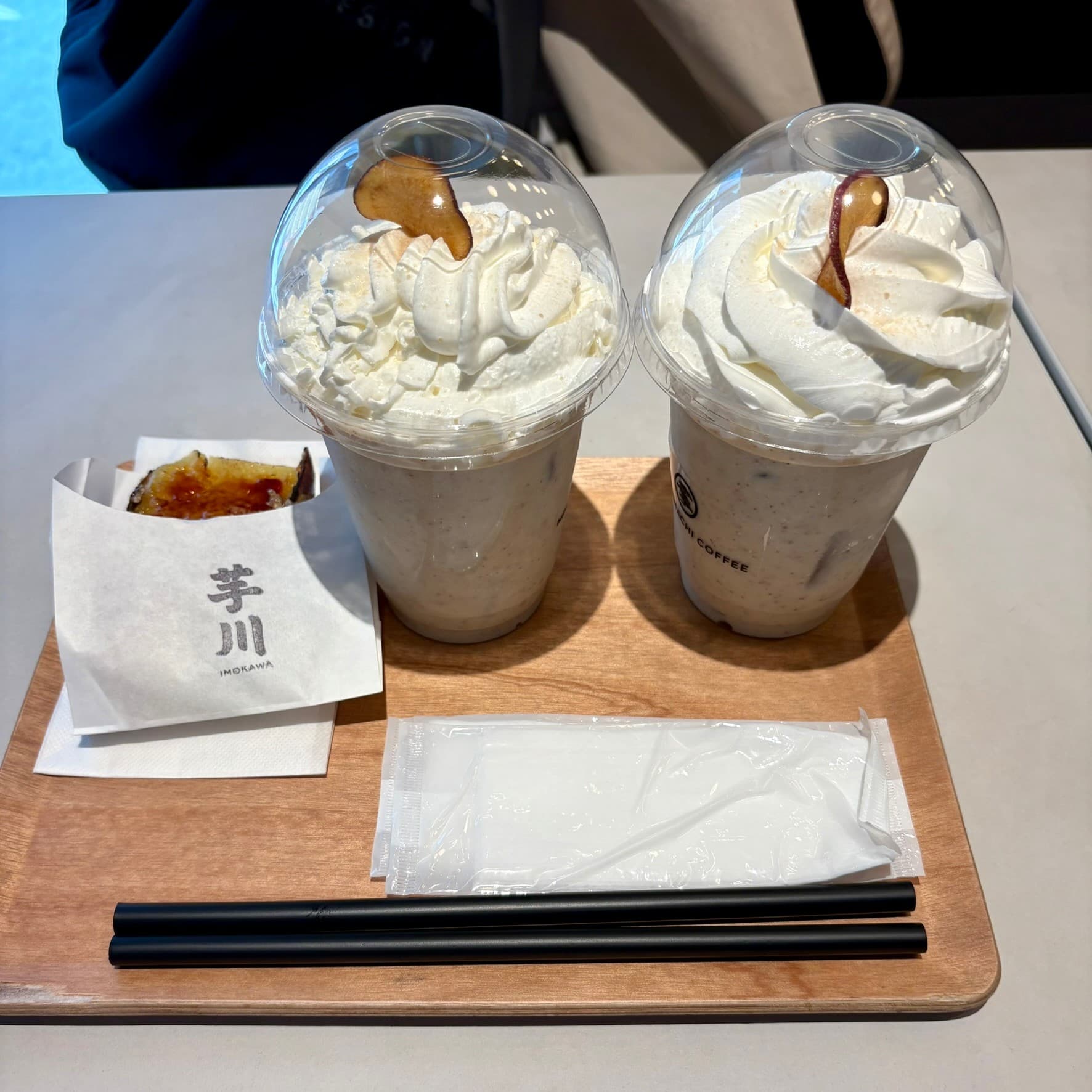芋川コーヒーの芋ラテ2杯とスイーツ